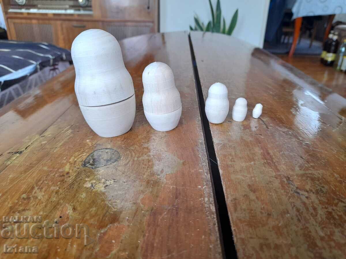Delivery of Old matryoshka dolls for drawing, coloring