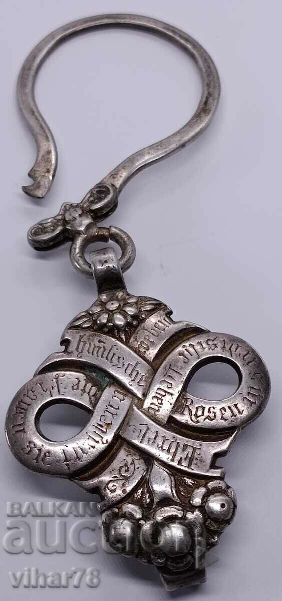 Delivery of An old key ring