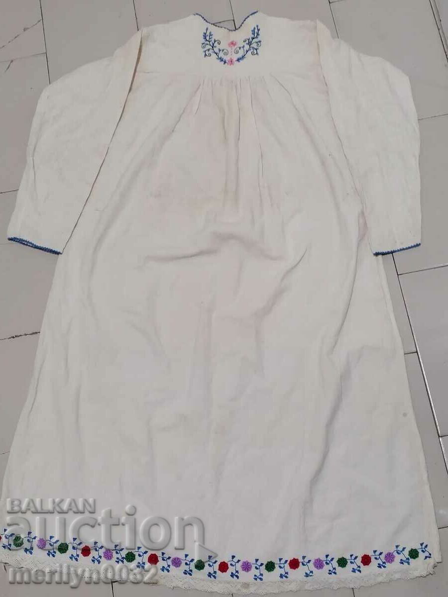 Old women's shirt with hand embroidery of chaise, costume, sukman
