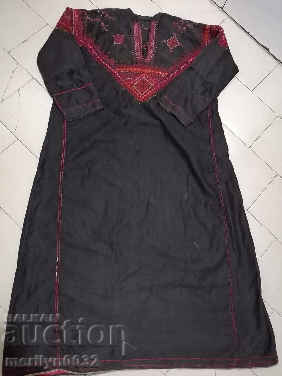 Γυναικείο ρούχο με φόρεμα σεζλόνγκ με κέντημα στο χέρι, με τιμή € 149.95 | 293.28 BGN Γυναικείο ρούχο με φόρεμα σεζλόνγκ με κέντημα στο χέρι, με τιμή € 149.95 | 293.28 BGN