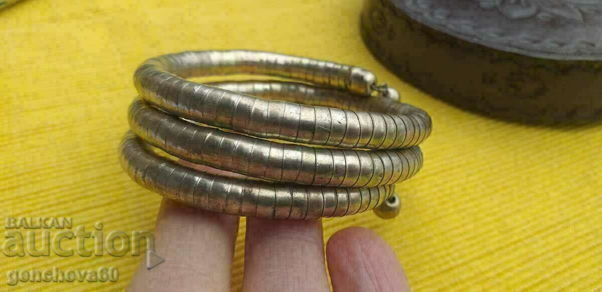 Licitație Bratara choker cu margele tub rare, sachan