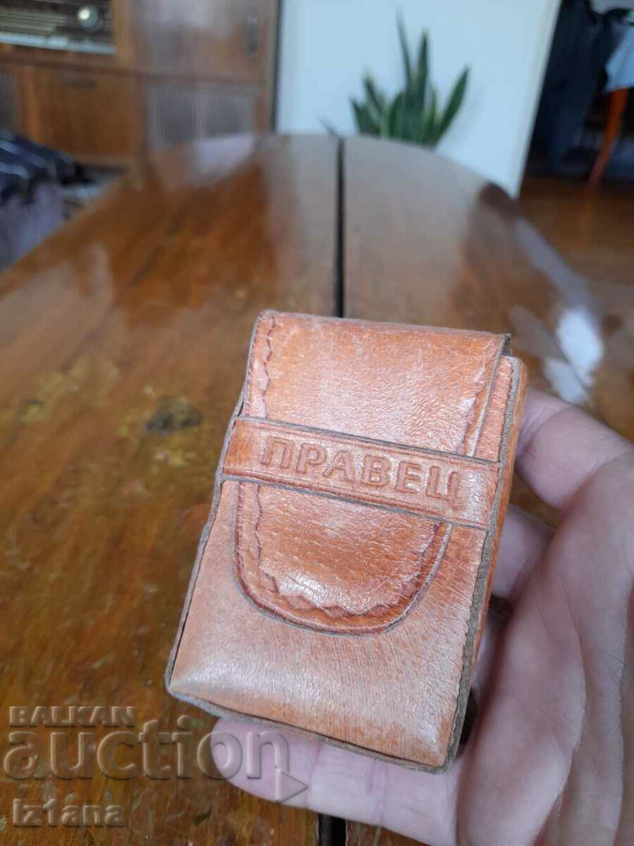 Παλιά ταμπακιέρα, κουτί τσιγάρων Pravets με τιμή 25.00 BGN | € 12.78 Παλιά ταμπακιέρα, κουτί τσιγάρων Pravets με τιμή 25.00 BGN | € 12.78