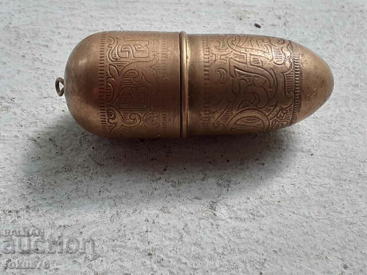 Licitație Cutie de ace și ață din bronz otoman vechi Licitație Cutie de ace și ață din bronz otoman vechi