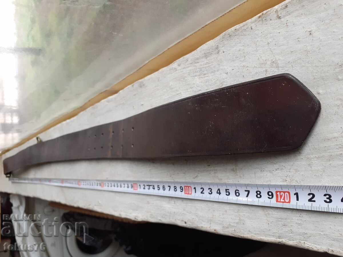 Royal officer's leather belt with bronze buckle - 6 Royal officer's leather belt with bronze buckle - 6