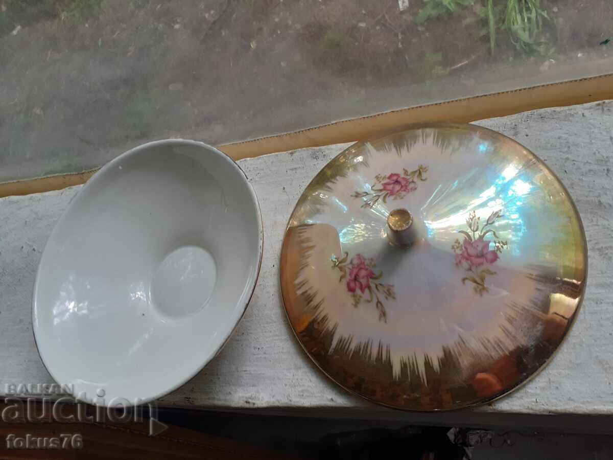 Όμορφη πορσελάνινη επιχρυσωμένη μπομπονιέρα Rozenthal με τιμή 89.00 BGN | € 45.50 Όμορφη πορσελάνινη επιχρυσωμένη μπομπονιέρα Rozenthal με τιμή 89.00 BGN | € 45.50