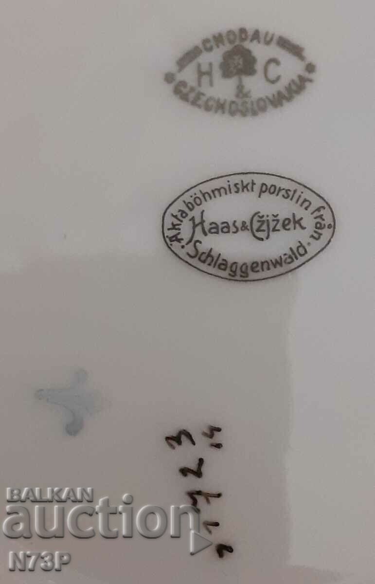 PLATĂ DE PORCELAN. COLECTIE. cu preț 16.00 BGN | € 8.18 PLATĂ DE PORCELAN. COLECTIE. cu preț 16.00 BGN | € 8.18