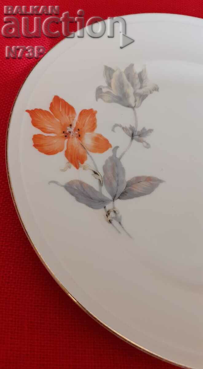 PORCELAIN PLATE. COLLECTION. - 5 PORCELAIN PLATE. COLLECTION. - 5