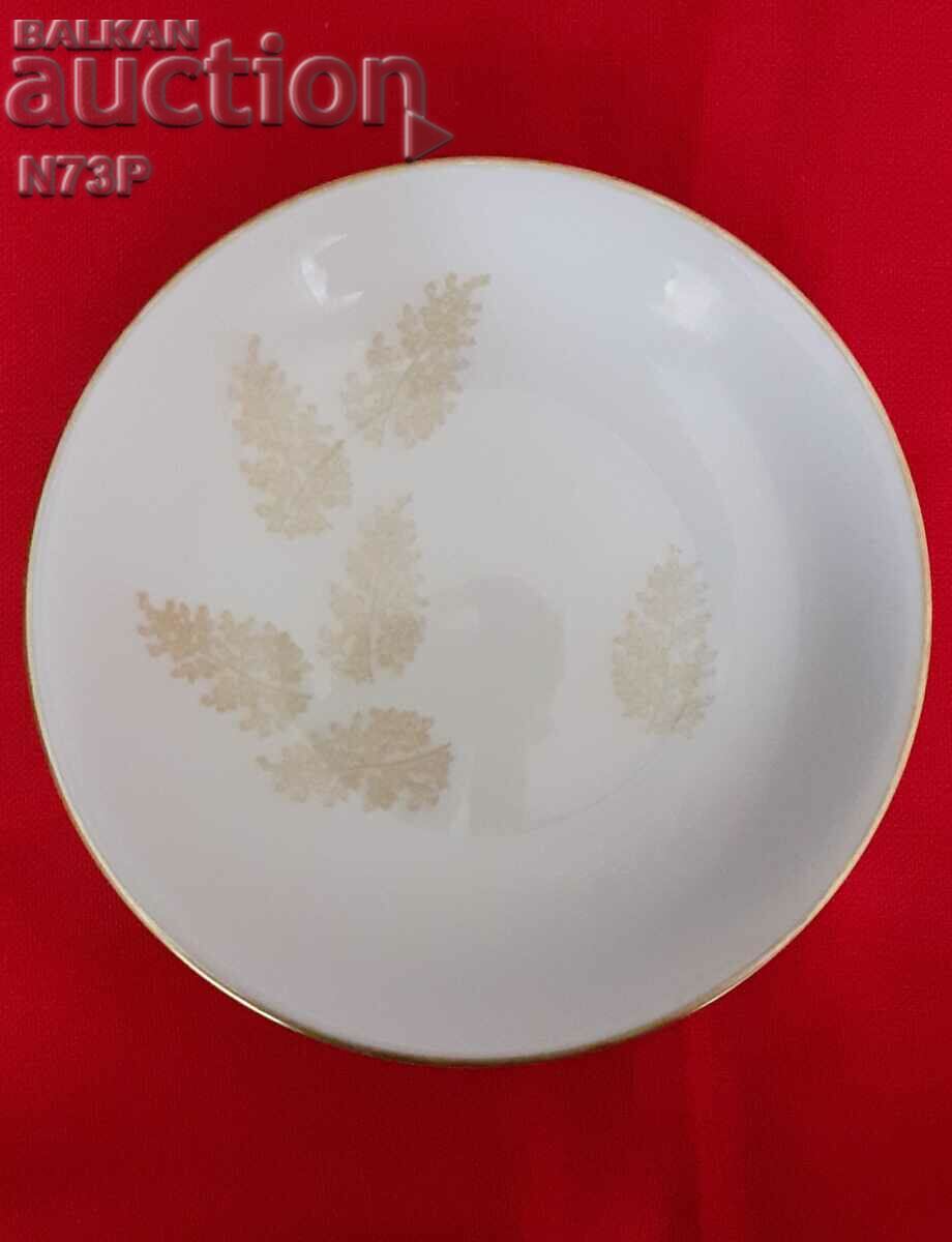 PORCELAIN PLATE. COLLECTION. MADE IN SWEDEN.