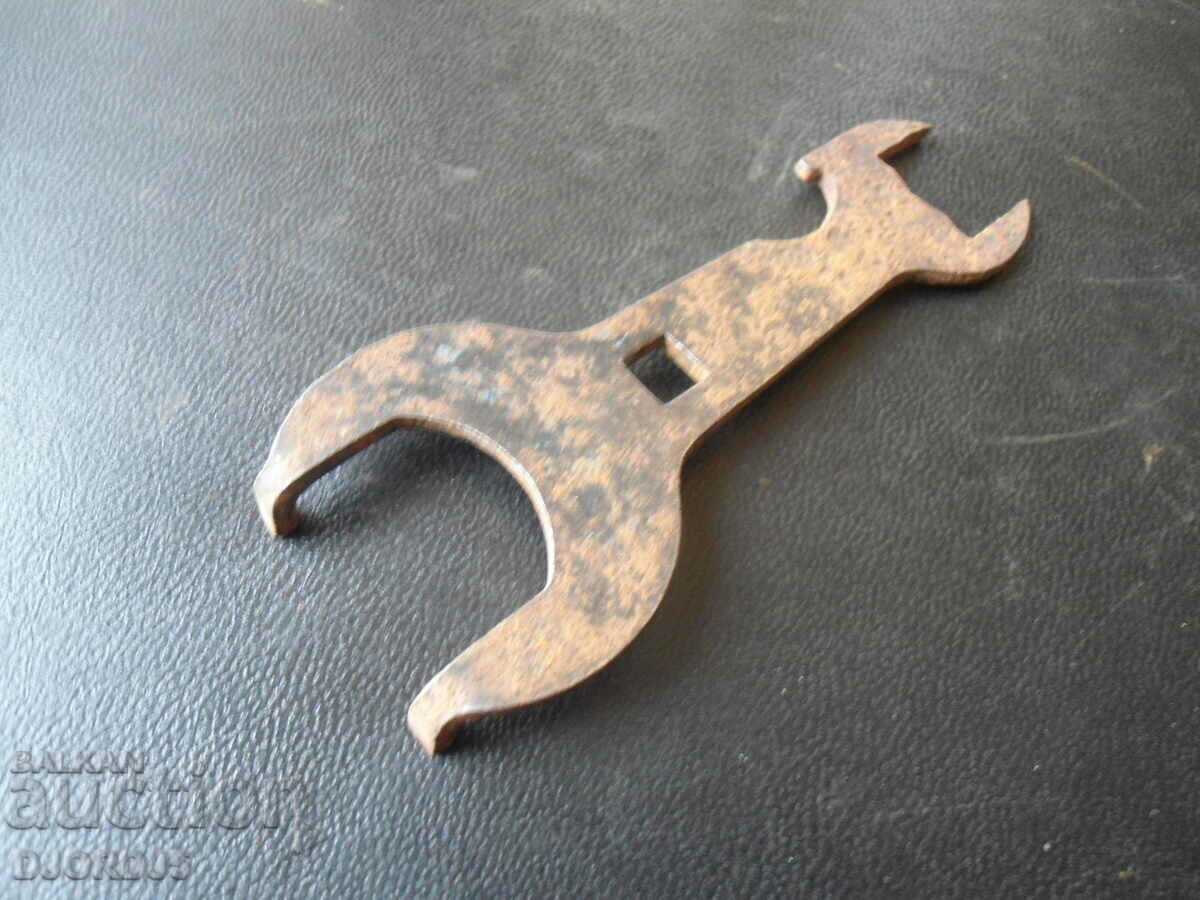 An old switch with price 2.00 BGN | € 1.02 An old switch with price 2.00 BGN | € 1.02