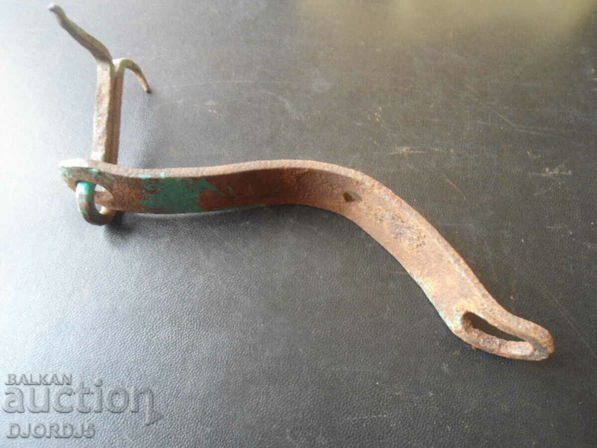 Old wrought latch with price 3.00 BGN | € 1.53 Old wrought latch with price 3.00 BGN | € 1.53