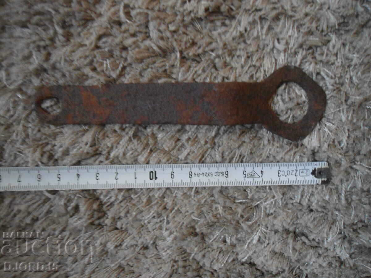 Auction Old wrought latch Auction Old wrought latch