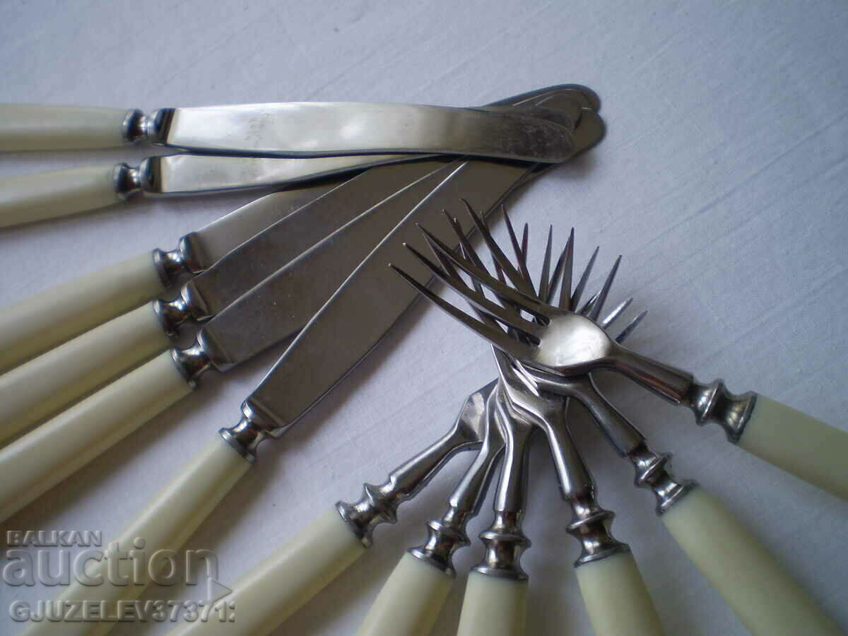 1960 Tacâmuri rusești 6 furculițe 6 cuțite din bachelită inox