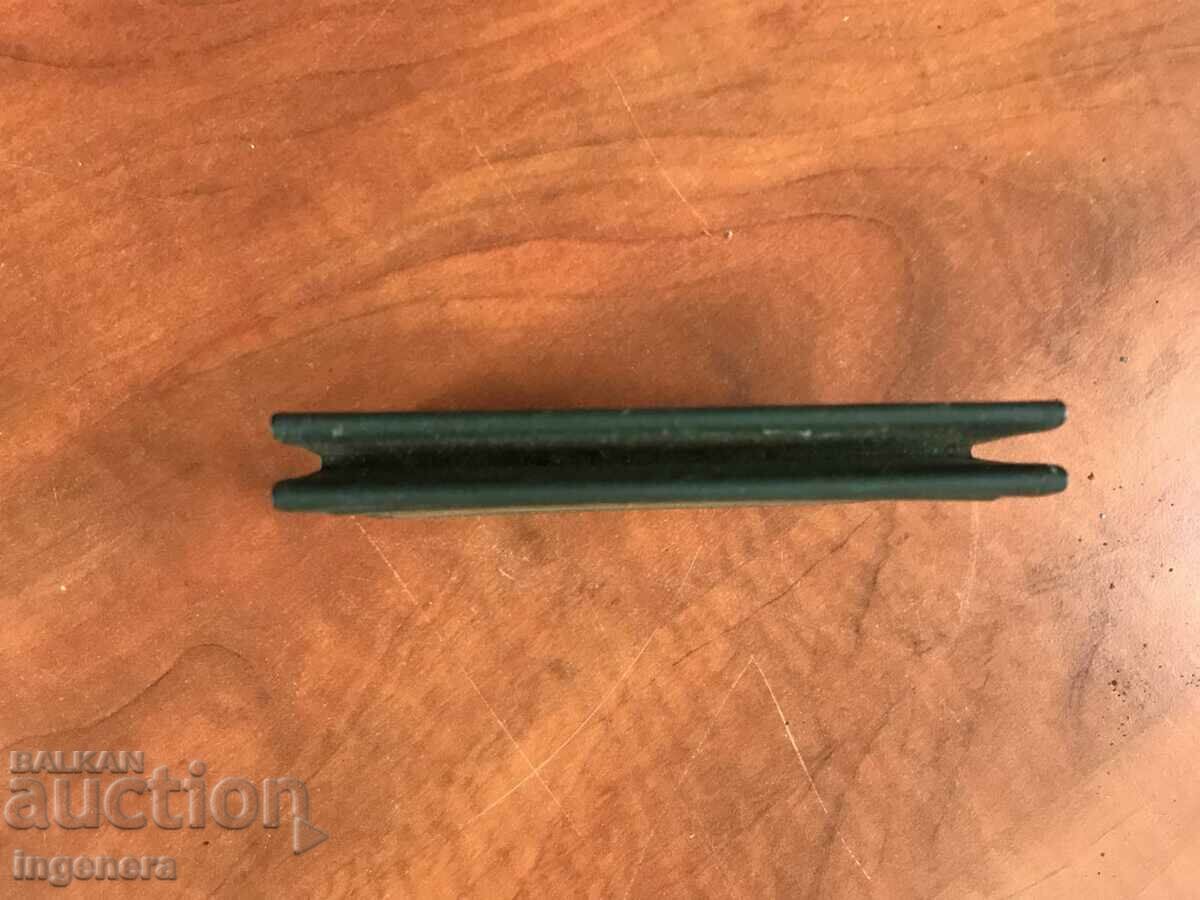 METAL SIGN ADVERTISING FOR TABLE TAVERN RESTAURANT - 6 METAL SIGN ADVERTISING FOR TABLE TAVERN RESTAURANT - 6