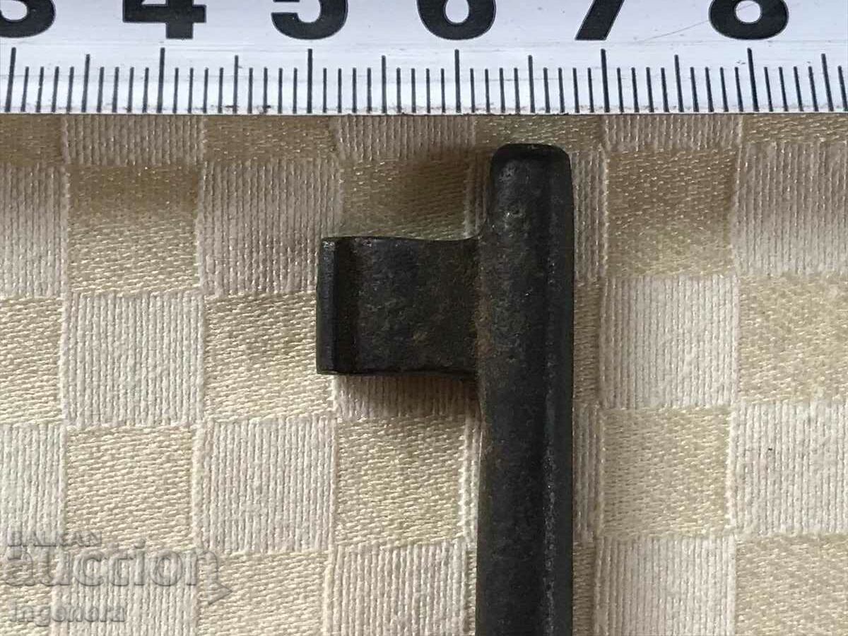 Delivery of ANTIQUE KEY FROM GRANDMOTHER AND GRANDFATHER'S CHESTS CUT PADLOCK Delivery of ANTIQUE KEY FROM GRANDMOTHER AND GRANDFATHER'S CHESTS CUT PADLOCK