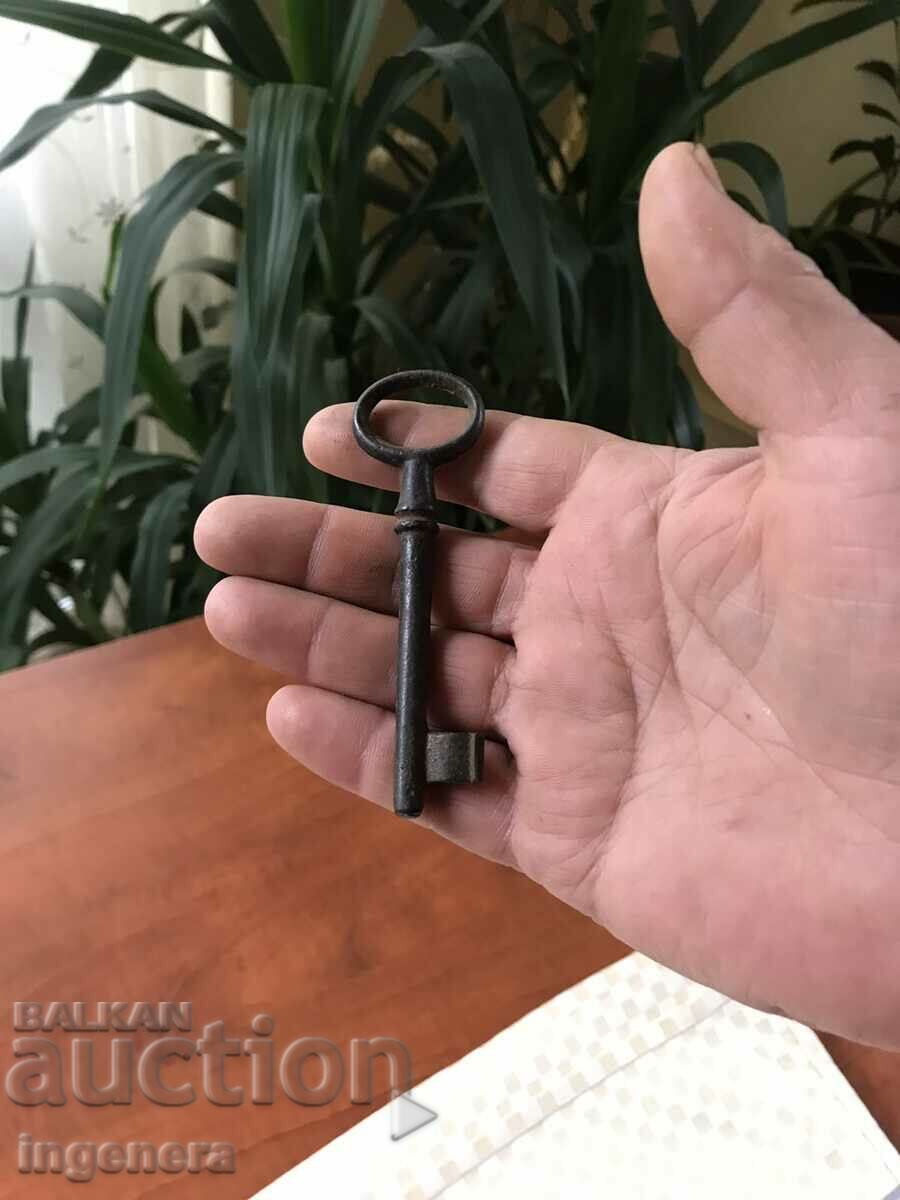 ANTIQUE KEY FROM GRANDMOTHER AND GRANDFATHER'S CHESTS CUT PADLOCK - 5 ANTIQUE KEY FROM GRANDMOTHER AND GRANDFATHER'S CHESTS CUT PADLOCK - 5