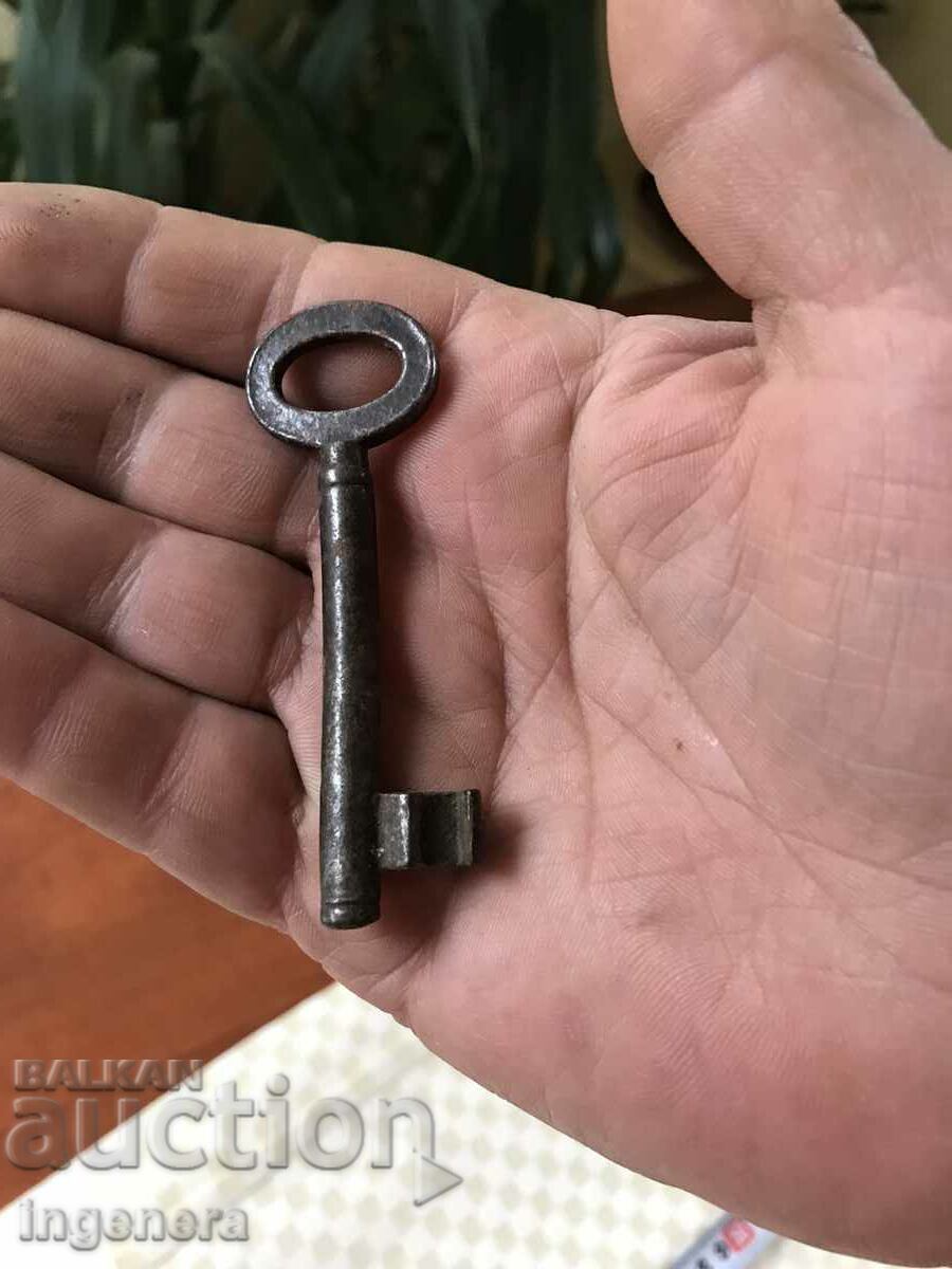 ANTIQUE KEY FROM GRANDMOTHER AND GRANDFATHER'S CHESTS CUT PADLOCK - 5 ANTIQUE KEY FROM GRANDMOTHER AND GRANDFATHER'S CHESTS CUT PADLOCK - 5