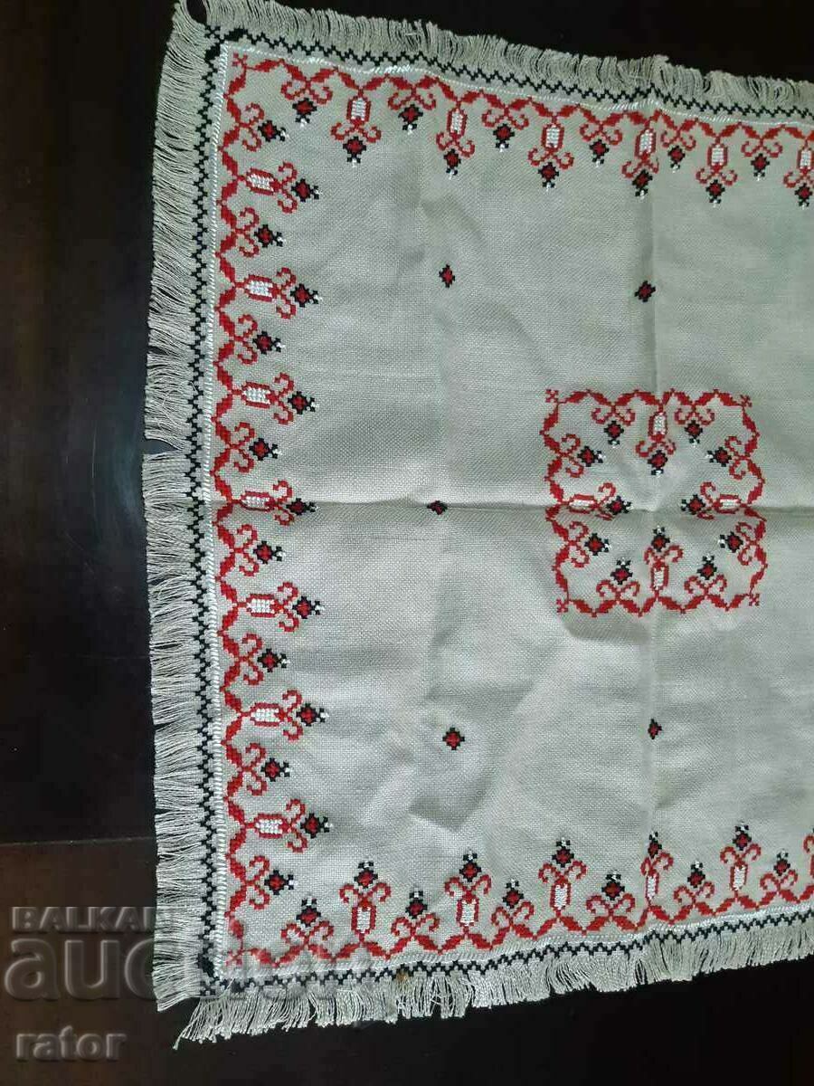Embroidered square, Tischleifer, tablecloth LINEN PANAMA with price 12.00 BGN | € 6.14 Embroidered square, Tischleifer, tablecloth LINEN PANAMA with price 12.00 BGN | € 6.14