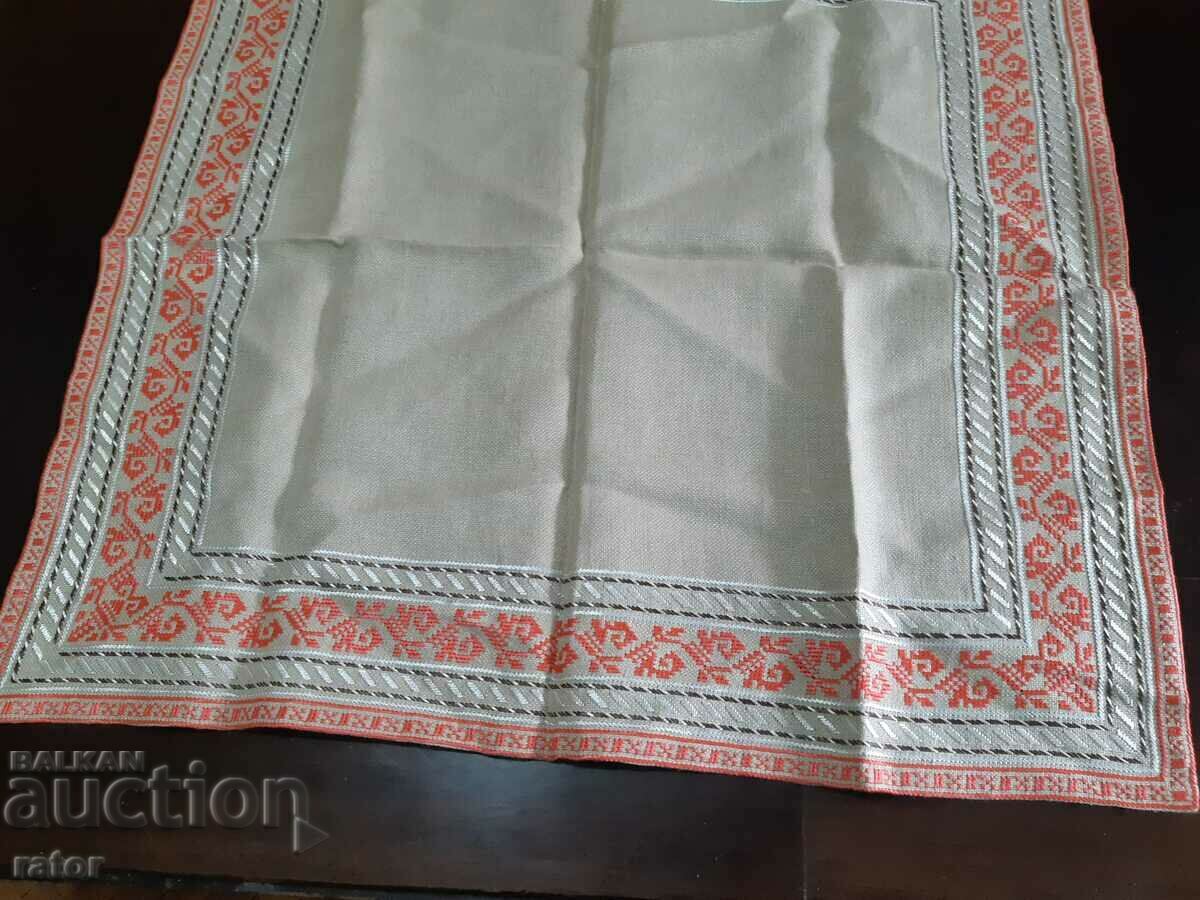 Embroidered square, Tischleifer, tablecloth LINEN PANAMA with price 12.00 BGN | € 6.14 Embroidered square, Tischleifer, tablecloth LINEN PANAMA with price 12.00 BGN | € 6.14