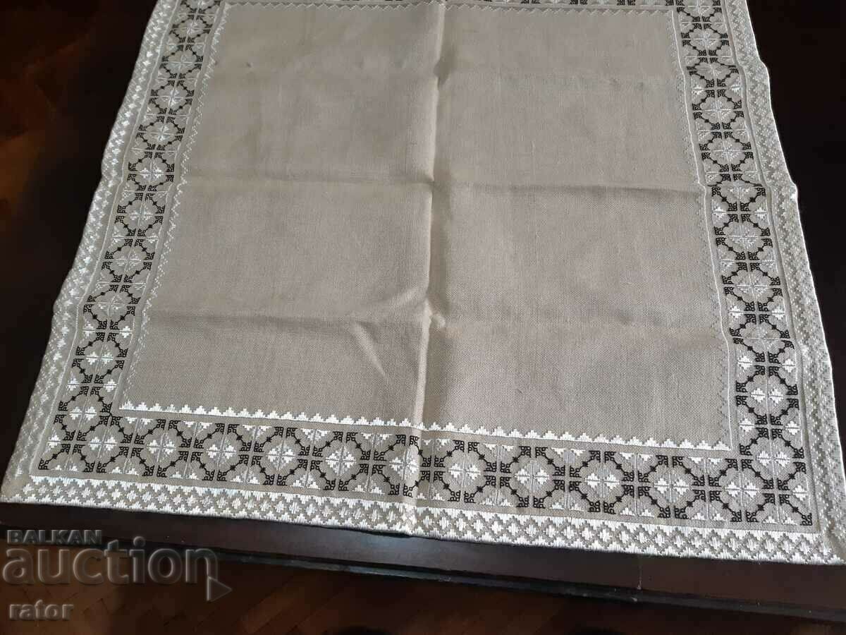 Embroidered square, Tischleifer, tablecloth LINEN PANAMA with price 14.00 BGN | € 7.16 Embroidered square, Tischleifer, tablecloth LINEN PANAMA with price 14.00 BGN | € 7.16