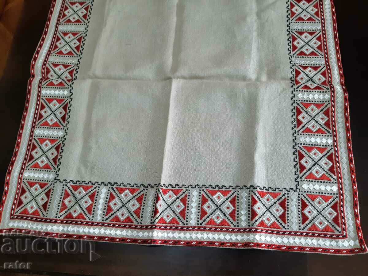 Embroidered square, Tischleifer, tablecloth LINEN PANAMA with price 20.00 BGN | € 10.23 Embroidered square, Tischleifer, tablecloth LINEN PANAMA with price 20.00 BGN | € 10.23