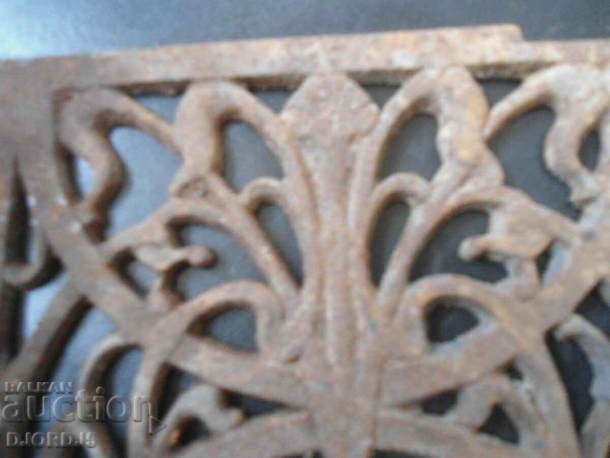 Auction Old metal application Auction Old metal application