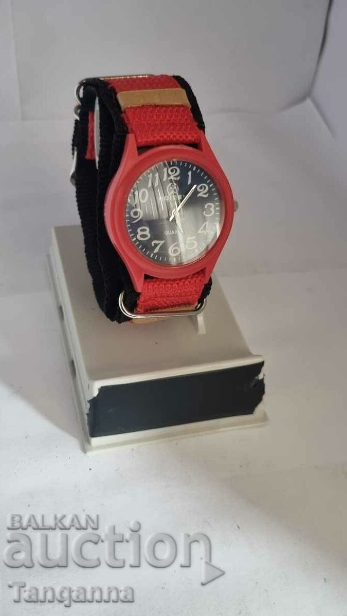 Ръчен часовник детски с цена 10.00 лв. | € 5.11 Ръчен часовник детски с цена 10.00 лв. | € 5.11