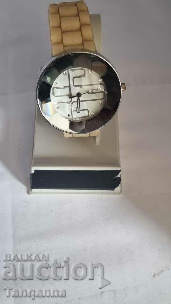 Watch with price 10.00 BGN | € 5.11 Watch with price 10.00 BGN | € 5.11