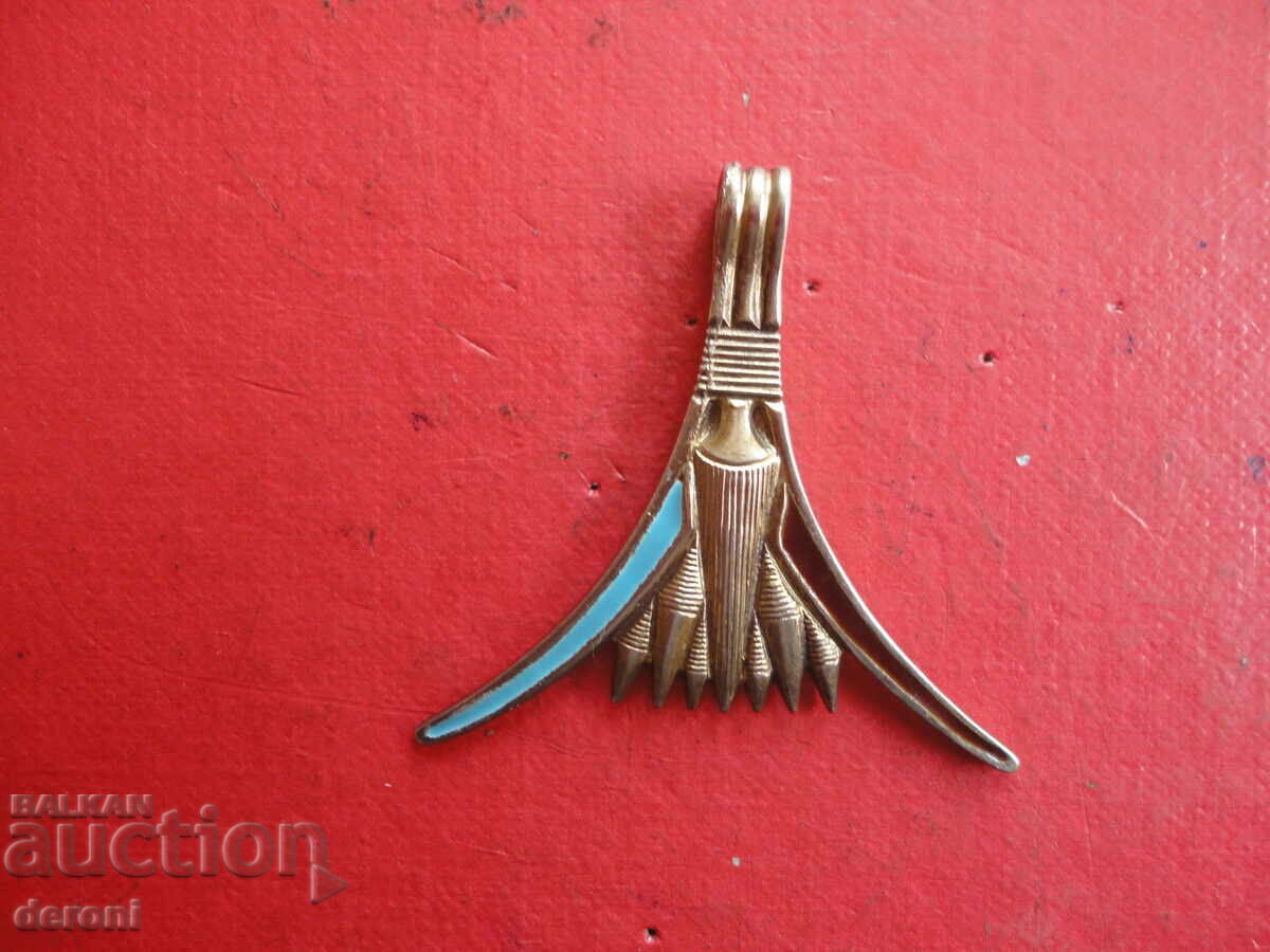 Auction 925 Enamel Gold Plated Silver Lotus Locket Auction 925 Enamel Gold Plated Silver Lotus Locket