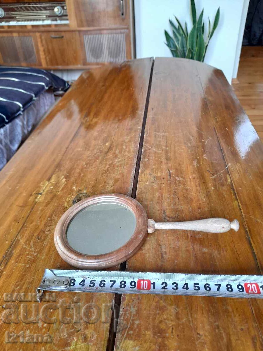 Oglindă veche din lemn, oglindă cu preț 20.00 BGN | € 10.23