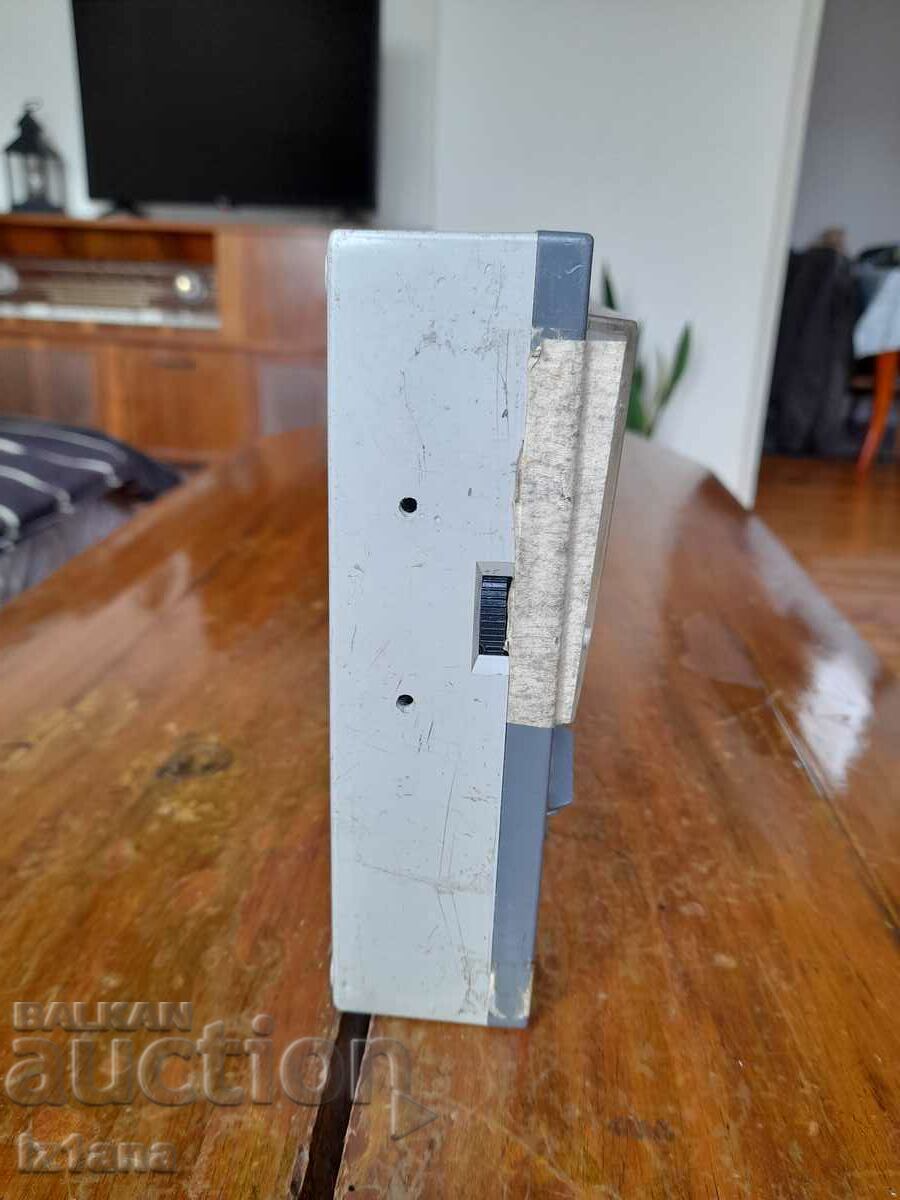 Licitație Un multimetru Univo vechi