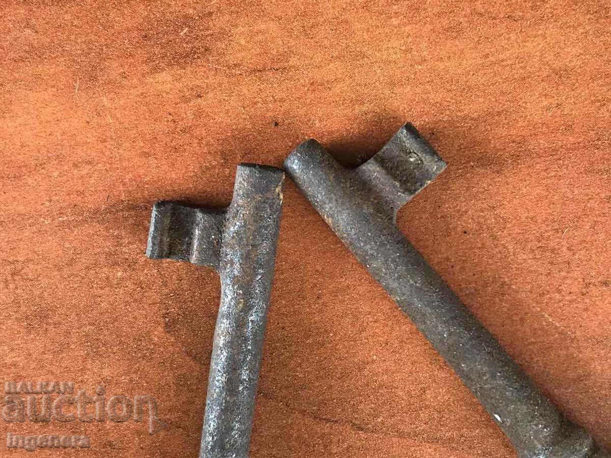 Delivery of ANTIQUE KEY FROM GRANDMOTHER AND GRANDFATHER'S BOXES PADLOCK LATCH-2 NOS. Delivery of ANTIQUE KEY FROM GRANDMOTHER AND GRANDFATHER'S BOXES PADLOCK LATCH-2 NOS.