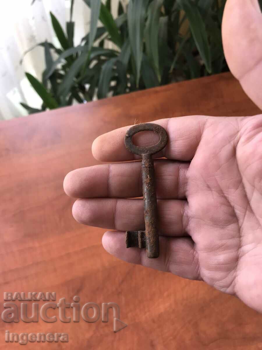 ANTIQUE KEY FROM GRANDMOTHER AND GRANDFATHER'S CHESTS CUT PADLOCK - 5 ANTIQUE KEY FROM GRANDMOTHER AND GRANDFATHER'S CHESTS CUT PADLOCK - 5