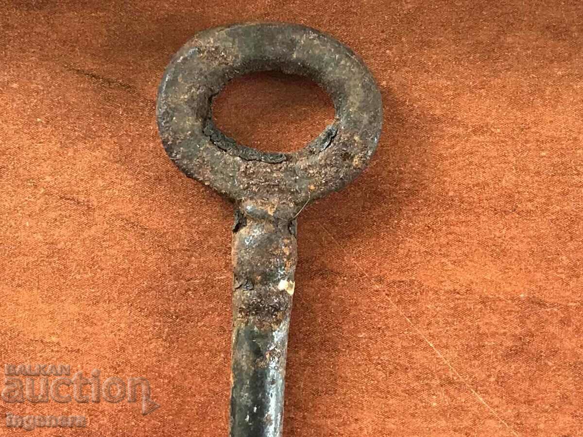 Auction ANTIQUE KEY FROM GRANDMOTHER AND GRANDFATHER'S CHESTS CUT PADLOCK Auction ANTIQUE KEY FROM GRANDMOTHER AND GRANDFATHER'S CHESTS CUT PADLOCK