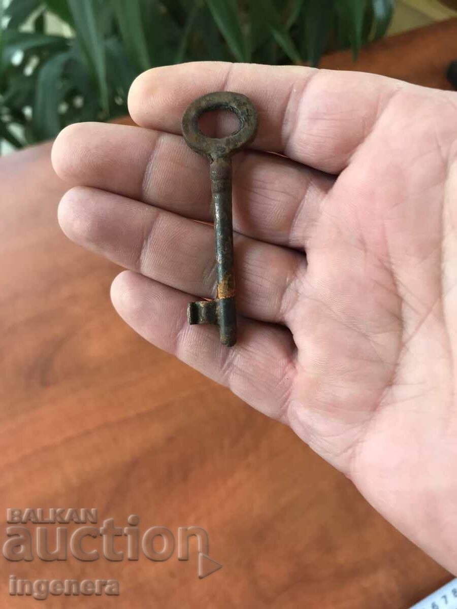 ANTIQUE KEY FROM GRANDMOTHER AND GRANDFATHER'S CHESTS CUT PADLOCK - 5 ANTIQUE KEY FROM GRANDMOTHER AND GRANDFATHER'S CHESTS CUT PADLOCK - 5