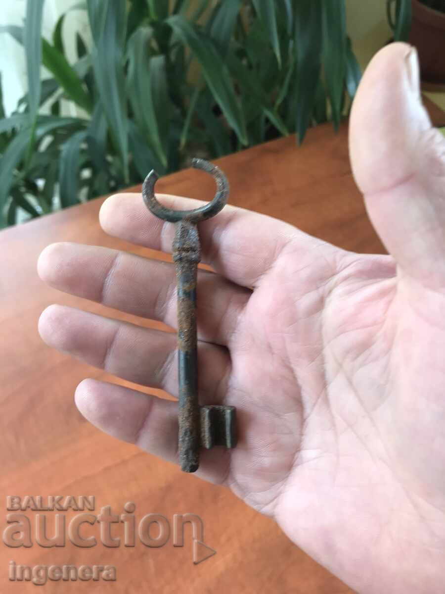 ANTIQUE KEY FROM GRANDMOTHER AND GRANDFATHER'S CHESTS CUT PADLOCK - 5 ANTIQUE KEY FROM GRANDMOTHER AND GRANDFATHER'S CHESTS CUT PADLOCK - 5