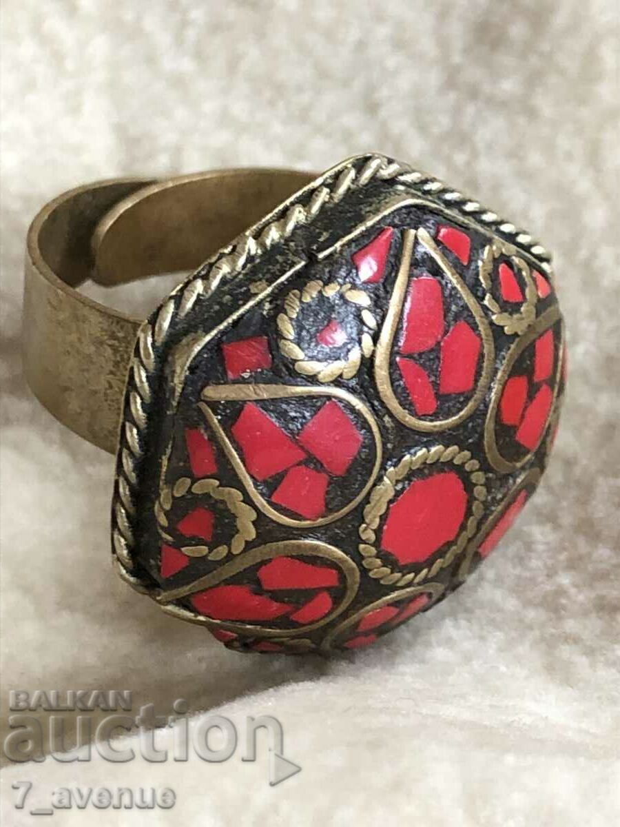 RING spectacular with natural stone maybe Coral