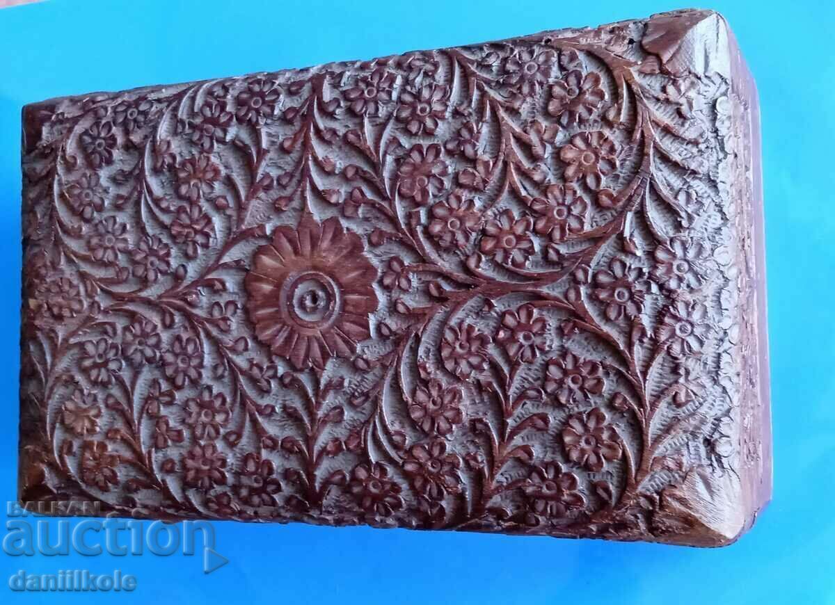 *$*Y*$* СТАРА РЪЧНО РАБОТЕНА ДЪРВЕНА КУТИЯ ДЪБ 100 Г *$*Y*$* с цена € 54.90 | 107.38 лв. *$*Y*$* СТАРА РЪЧНО РАБОТЕНА ДЪРВЕНА КУТИЯ ДЪБ 100 Г *$*Y*$* с цена € 54.90 | 107.38 лв.