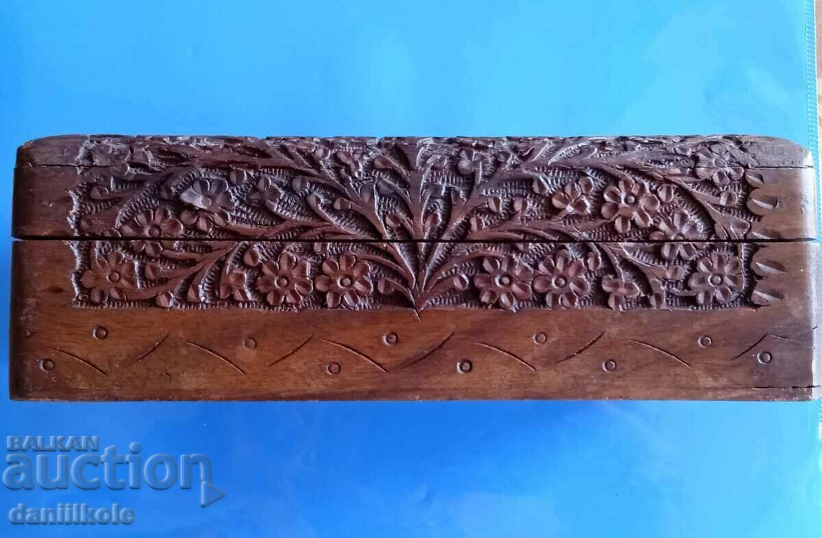 Аукцион *$*Y*$* СТАРА РЪЧНО РАБОТЕНА ДЪРВЕНА КУТИЯ ДЪБ 100 Г *$*Y*$*