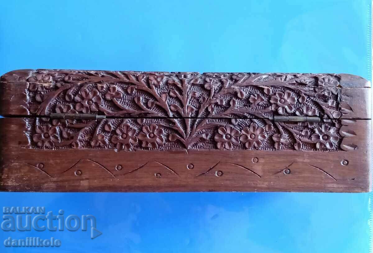 Livrarea *$*Y*$* CUTIE VECHE DIN LEMN STEJAR 100 G *$*Y*$*