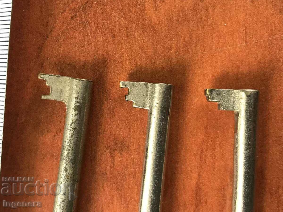 Delivery of ANTIQUE KEY FROM GRANDMOTHER AND GRANDFATHER'S BOXES PADLOCK CATCH-3 NOS. Delivery of ANTIQUE KEY FROM GRANDMOTHER AND GRANDFATHER'S BOXES PADLOCK CATCH-3 NOS.