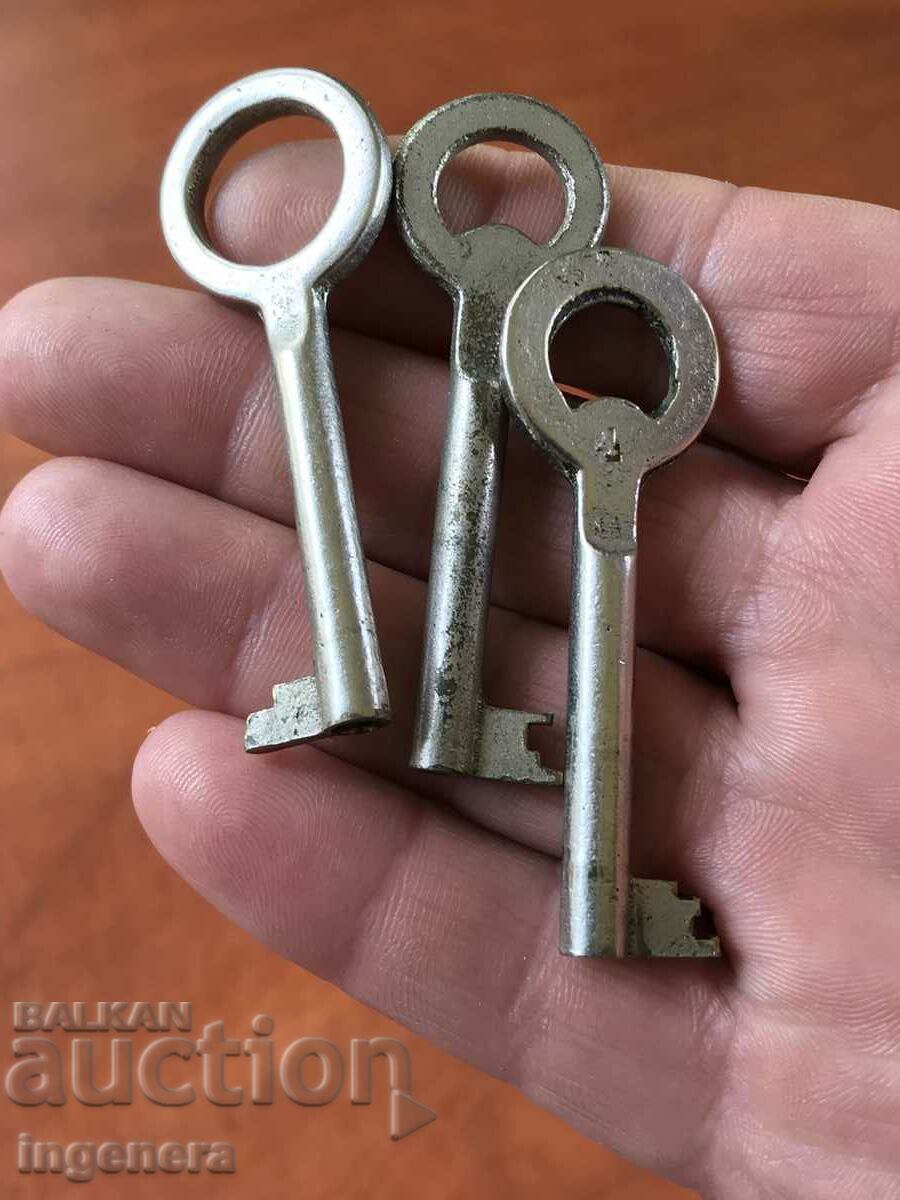 ANTIQUE KEY FROM GRANDMOTHER AND GRANDFATHER'S BOXES PADLOCK CATCH-3 NOS. - 5 ANTIQUE KEY FROM GRANDMOTHER AND GRANDFATHER'S BOXES PADLOCK CATCH-3 NOS. - 5