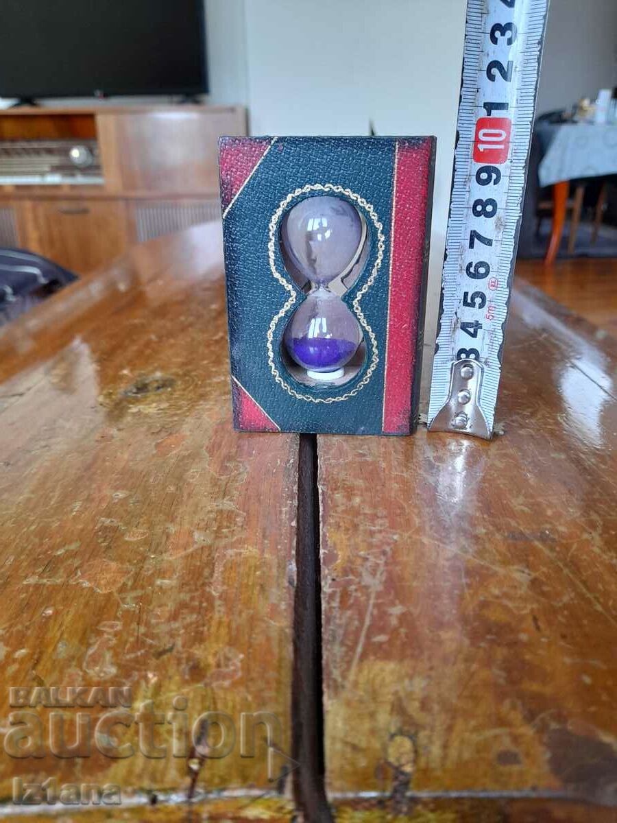 Auction Old sand clock Auction Old sand clock