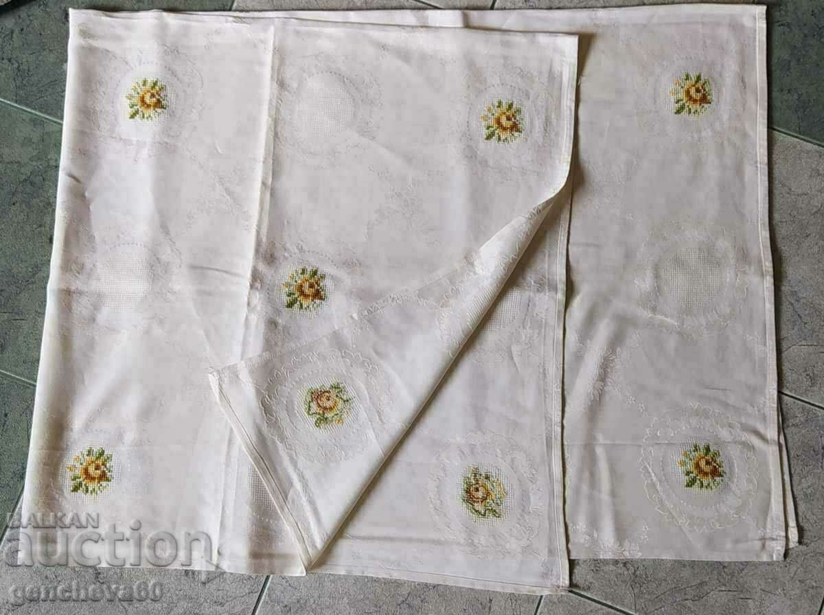 Large tablecloth with embroidered roses