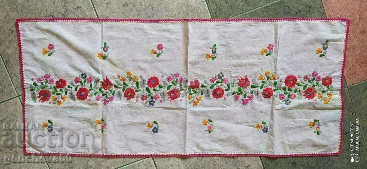 Cămașă în carouri cu broderie manuală colorată - 6 Cămașă în carouri cu broderie manuală colorată - 6