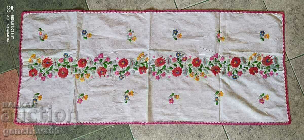 Cămașă în carouri cu broderie manuală colorată Cămașă în carouri cu broderie manuală colorată