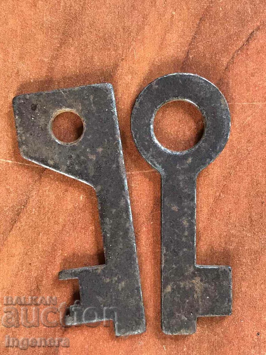 Auction  ANTIQUE KEY FROM GRANDMOTHER AND GRANDFATHER'S CHESTS LATCH PADLOCK-2 PCS