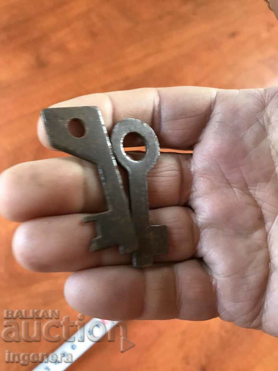 Delivery of ANTIQUE KEY FROM GRANDMOTHER AND GRANDFATHER'S CHESTS LATCH PADLOCK-2 PCS