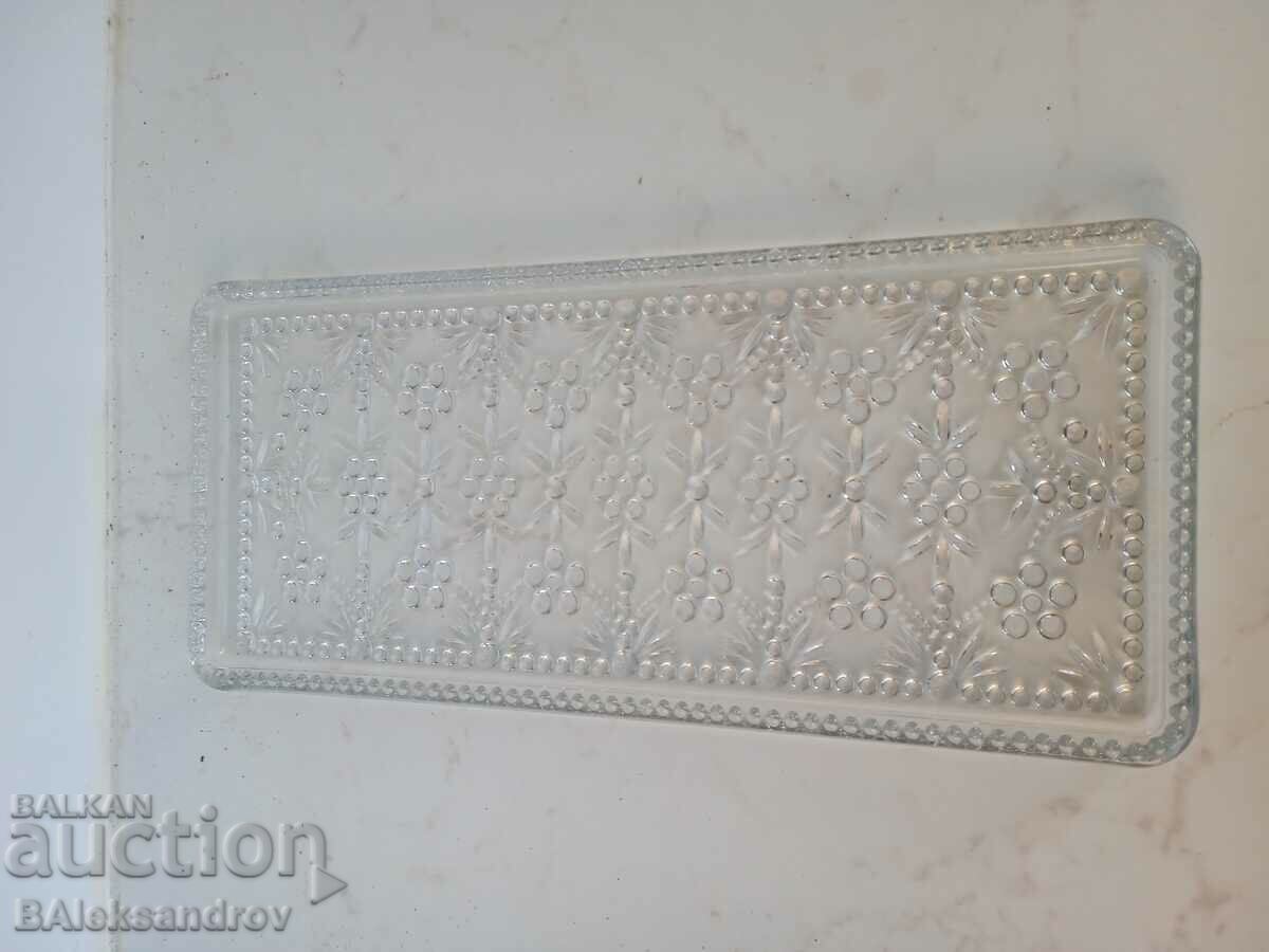 Tavă dreptunghiulară din sticlă cu preț 7.00 BGN | € 3.58