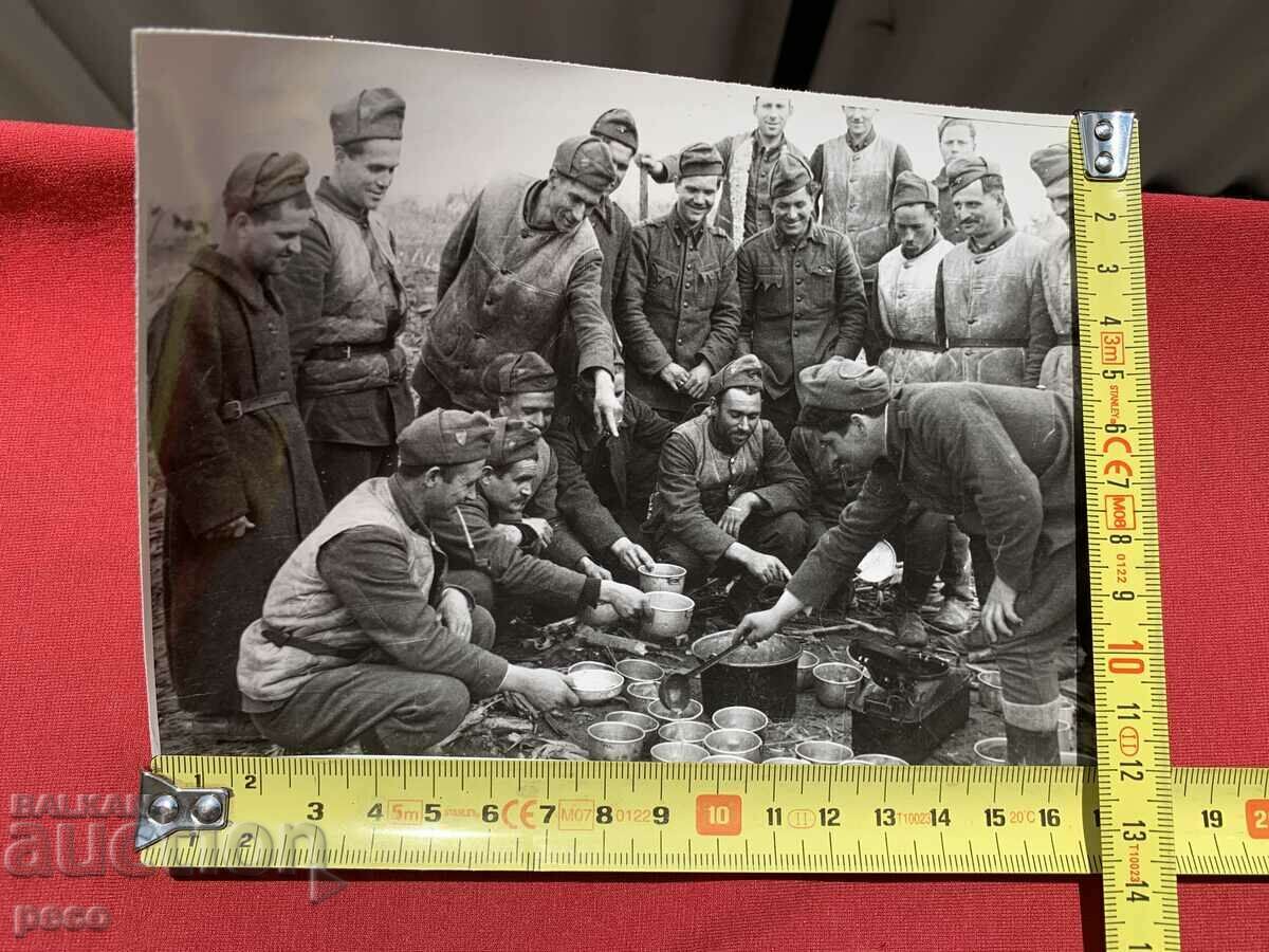 Auction  WWII 1944-45 Bulgarian military units Lunch at the front