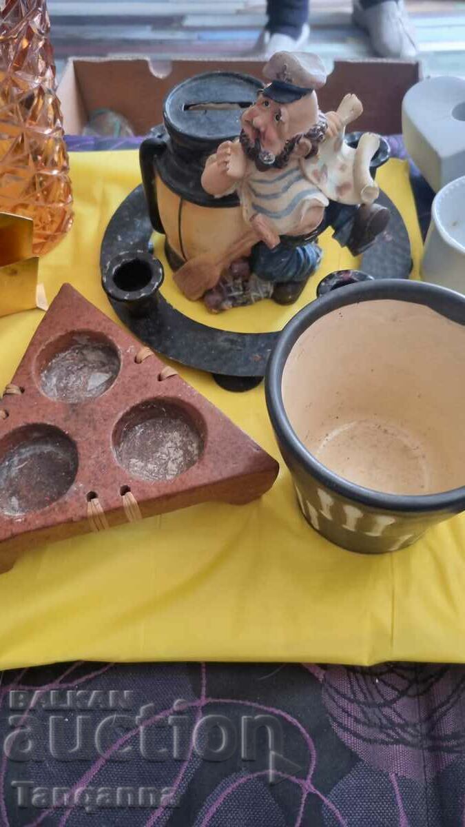 Auction  Kitchen accessories